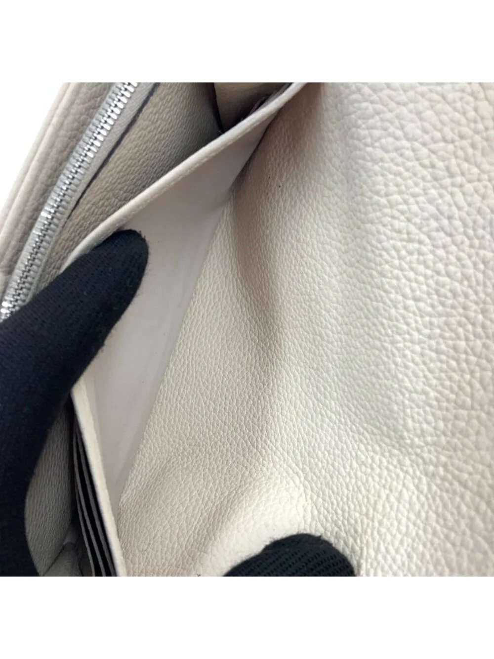 Louis Vuitton Mahina Hina Portefeuille Iris Bifold Wallet Ivory